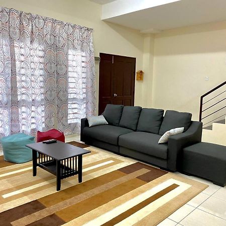 סרי איסקנדר Spacious Cozy Lakeville Homestay 4 Bedrooms All With Aircond מראה חיצוני תמונה