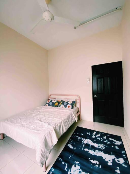 סרי איסקנדר Spacious Cozy Lakeville Homestay 4 Bedrooms All With Aircond מראה חיצוני תמונה