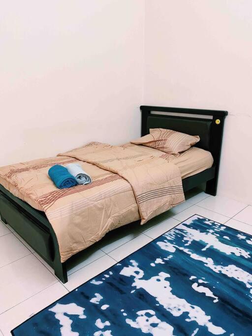 סרי איסקנדר Spacious Cozy Lakeville Homestay 4 Bedrooms All With Aircond מראה חיצוני תמונה