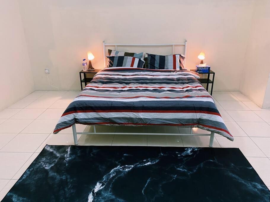 סרי איסקנדר Spacious Cozy Lakeville Homestay 4 Bedrooms All With Aircond מראה חיצוני תמונה
