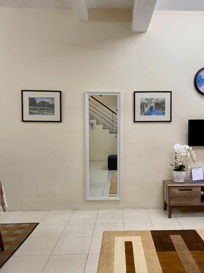 סרי איסקנדר Spacious Cozy Lakeville Homestay 4 Bedrooms All With Aircond מראה חיצוני תמונה