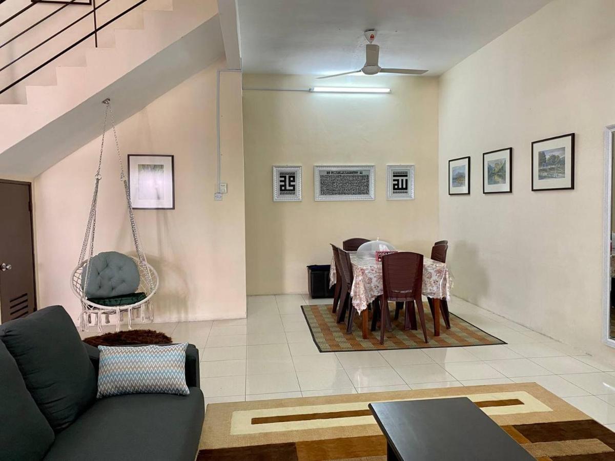 סרי איסקנדר Spacious Cozy Lakeville Homestay 4 Bedrooms All With Aircond מראה חיצוני תמונה