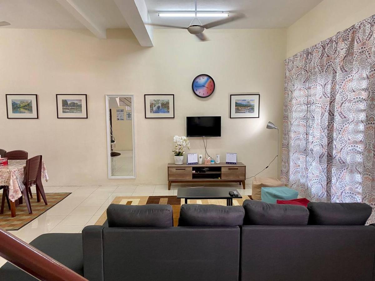 סרי איסקנדר Spacious Cozy Lakeville Homestay 4 Bedrooms All With Aircond מראה חיצוני תמונה