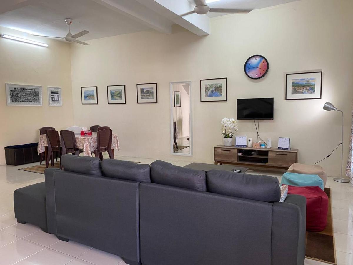סרי איסקנדר Spacious Cozy Lakeville Homestay 4 Bedrooms All With Aircond מראה חיצוני תמונה